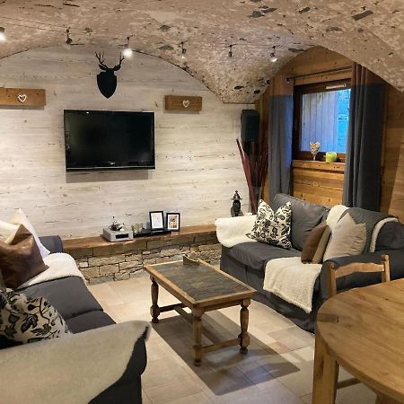 Two Bedroom Apartment La Voute, Chandon Near Meribel - Sleeps 4 Adults Or 2 Adults And 3 Children Les Allues 외부 사진