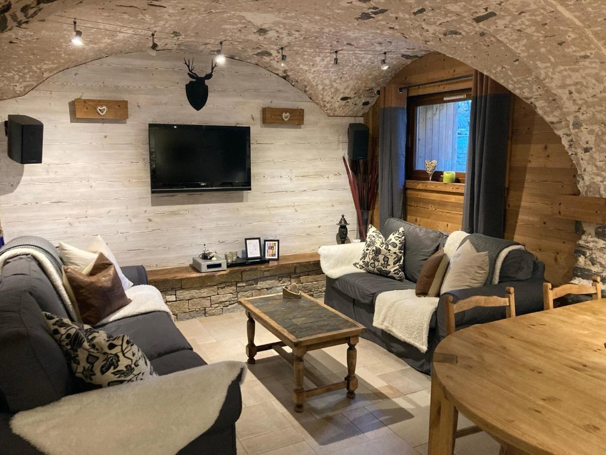 Two Bedroom Apartment La Voute, Chandon Near Meribel - Sleeps 4 Adults Or 2 Adults And 3 Children Les Allues 외부 사진